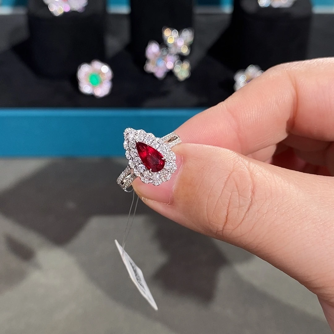 红宝石18K金镶嵌戒指吉尔德无烧鸽血红1.03ct