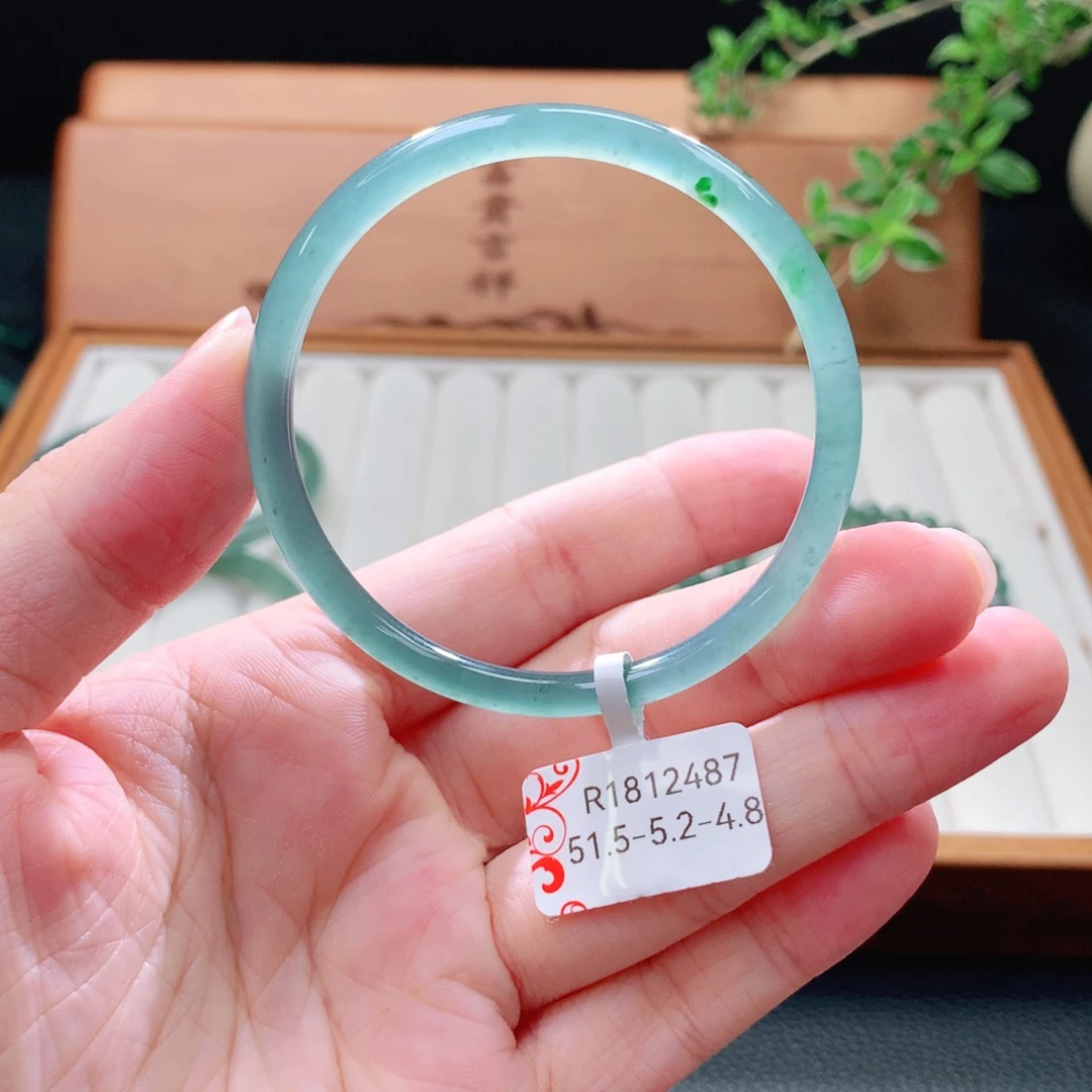 未镶嵌手镯（圆镯）翡翠