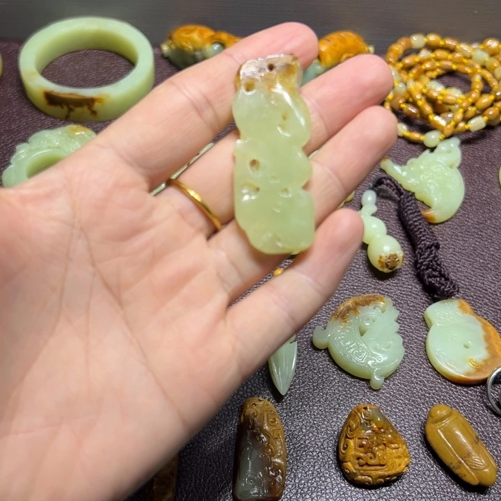 岫岩河磨玉（透闪石质玉）未镶嵌颈饰