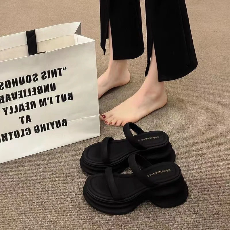 拖鞋女2025年夏季新款黑色轻便厚底粗跟一字带时尚裸色增高凉