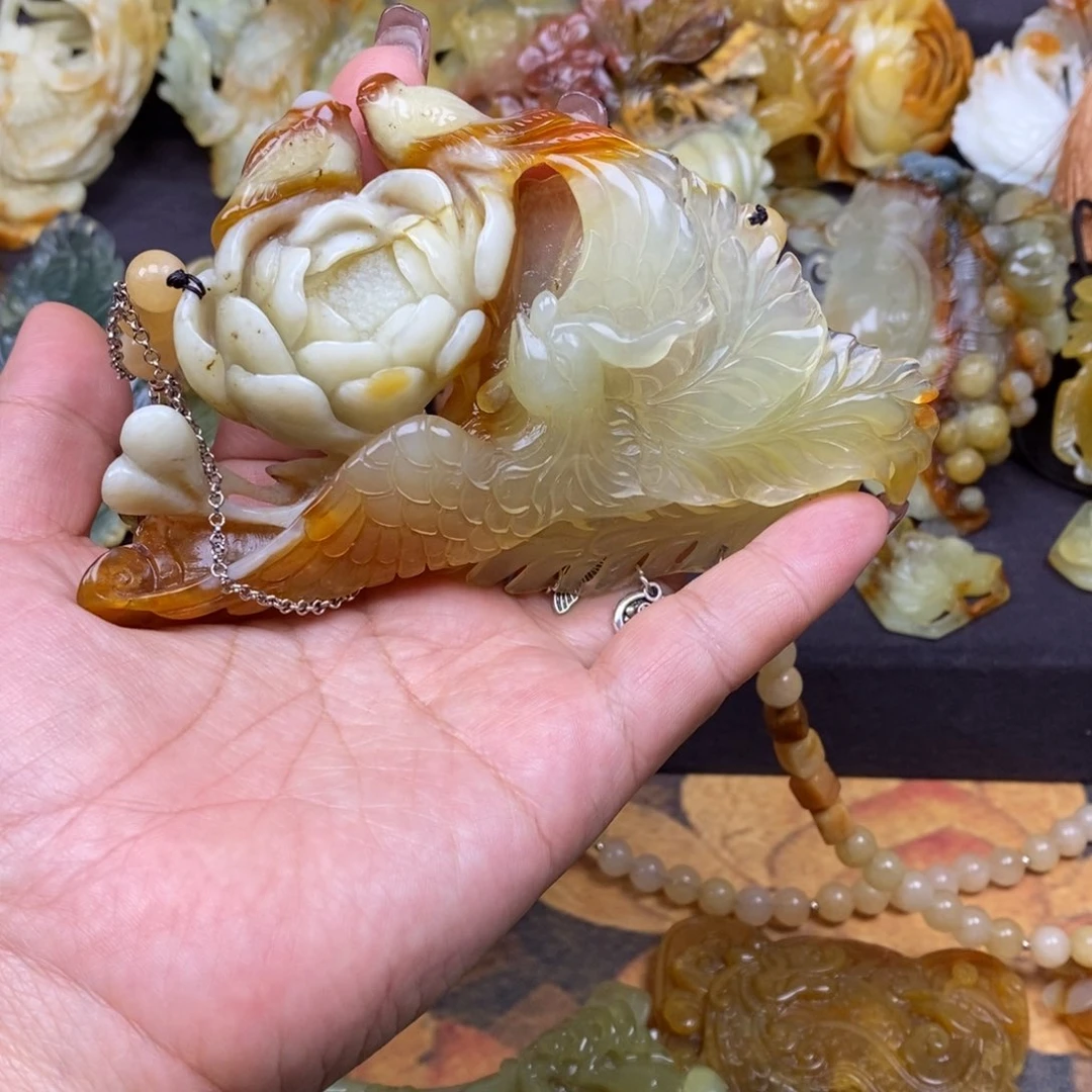 蛇纹石玉颈饰未镶嵌常**庄