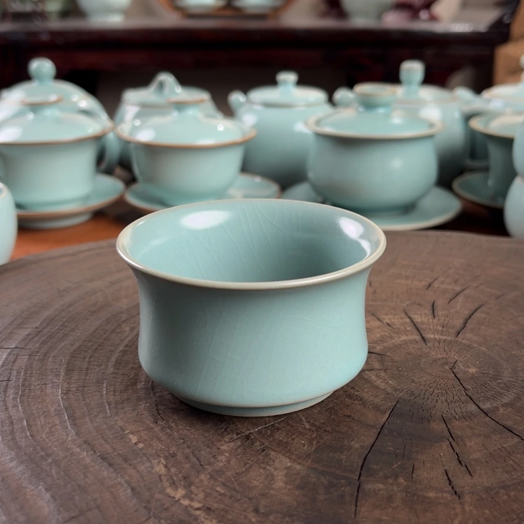 仿古天青釉束腰马蹄杯1