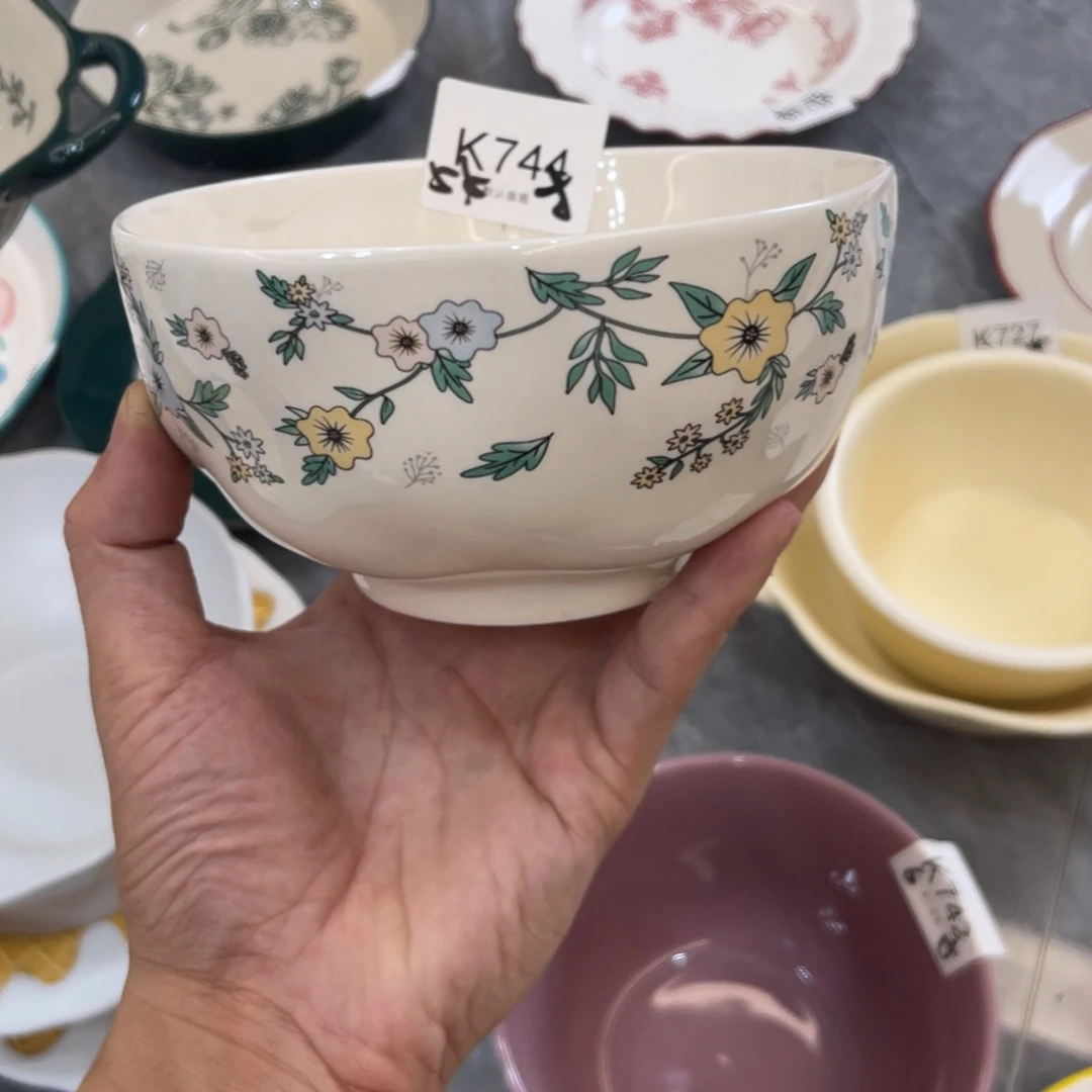 陶瓷微瑕餐具介意勿拍，满18飞！