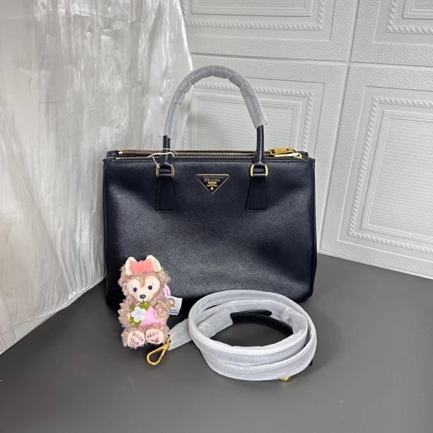 95新 Prada/普拉达 95新黑金底长32杀手斜挎包