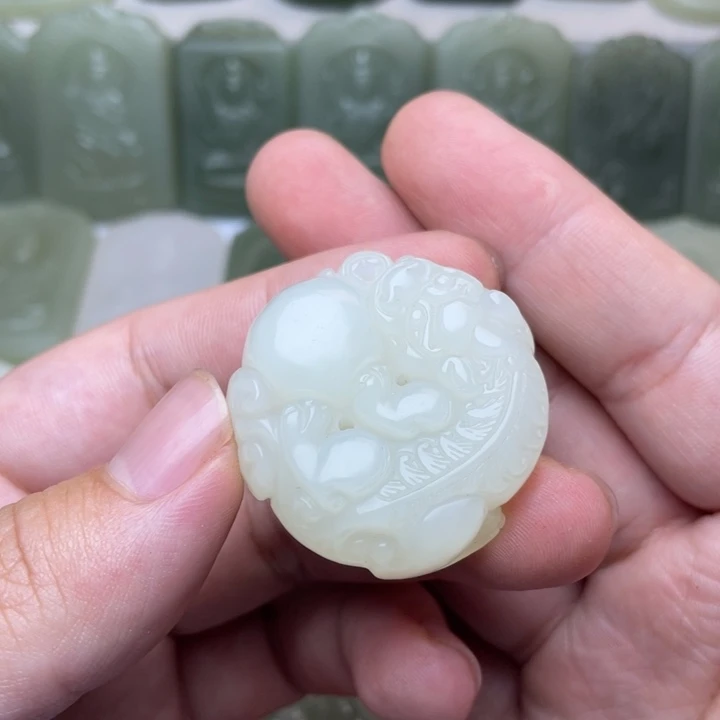 和田玉未镶嵌颈饰小*头