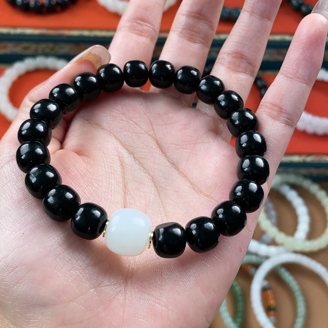 和田玉未镶嵌颈饰魔**使