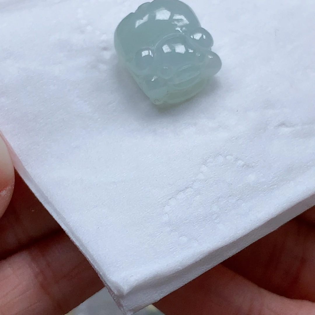 翡翠未镶嵌颈饰是