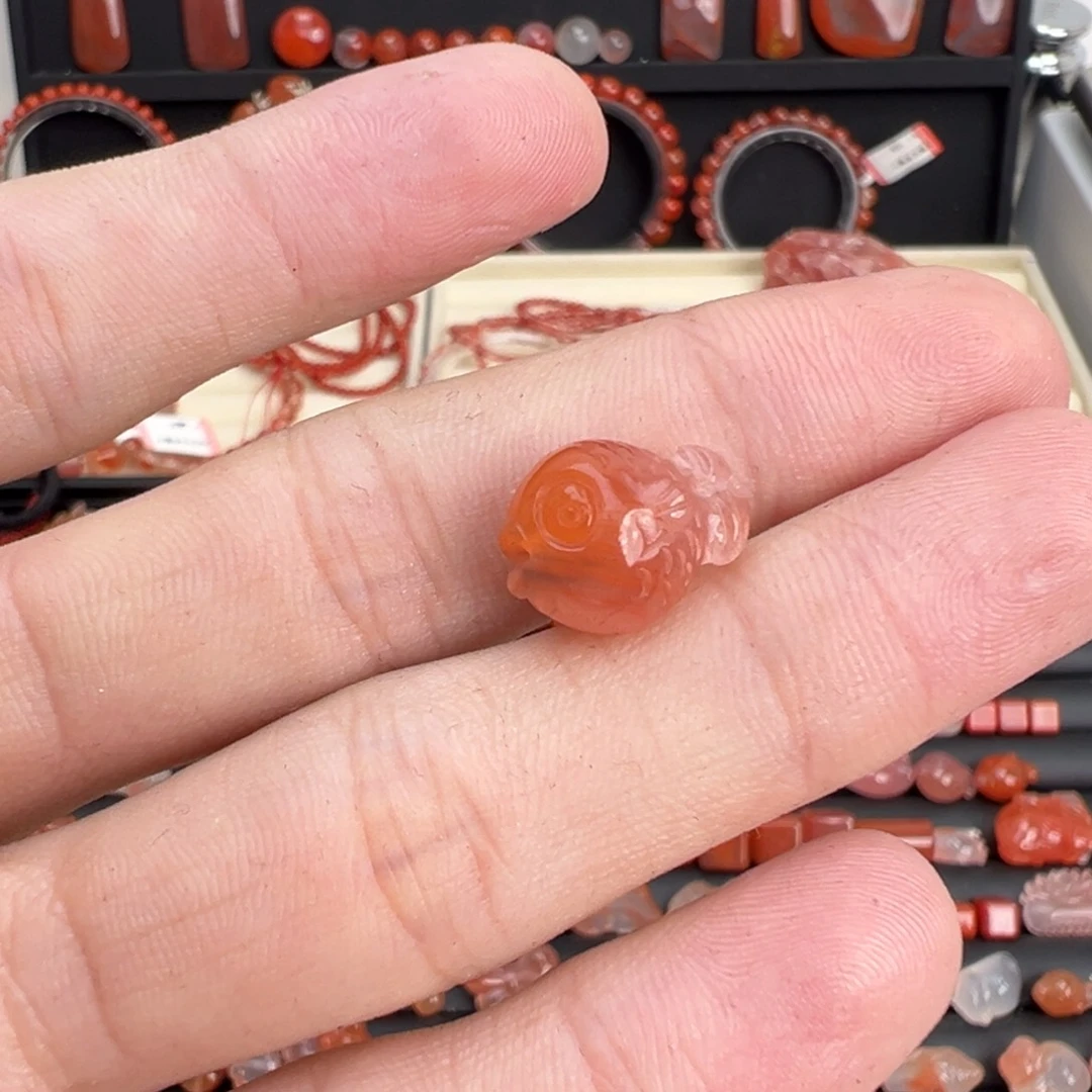 南红玛瑙未镶嵌颈饰嘟嘟鱼