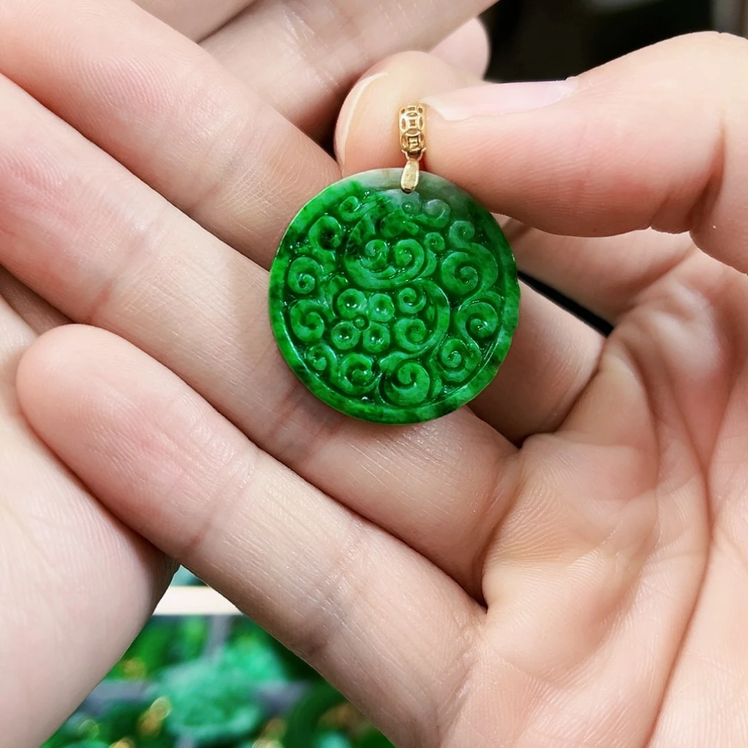 翡翠颈饰18K金镶嵌吊坠多样性