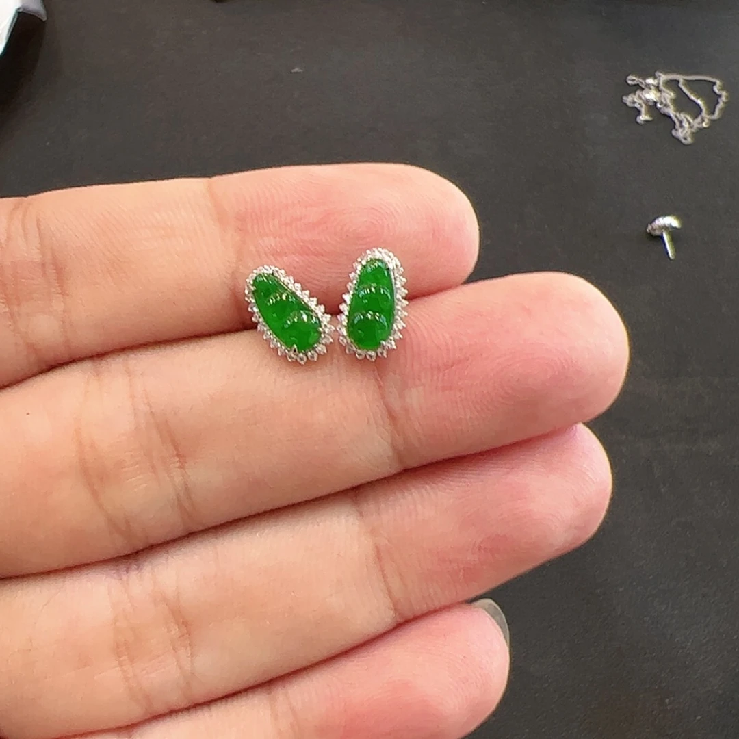 【闪购商品】翡翠18K金镶嵌耳饰阿****?