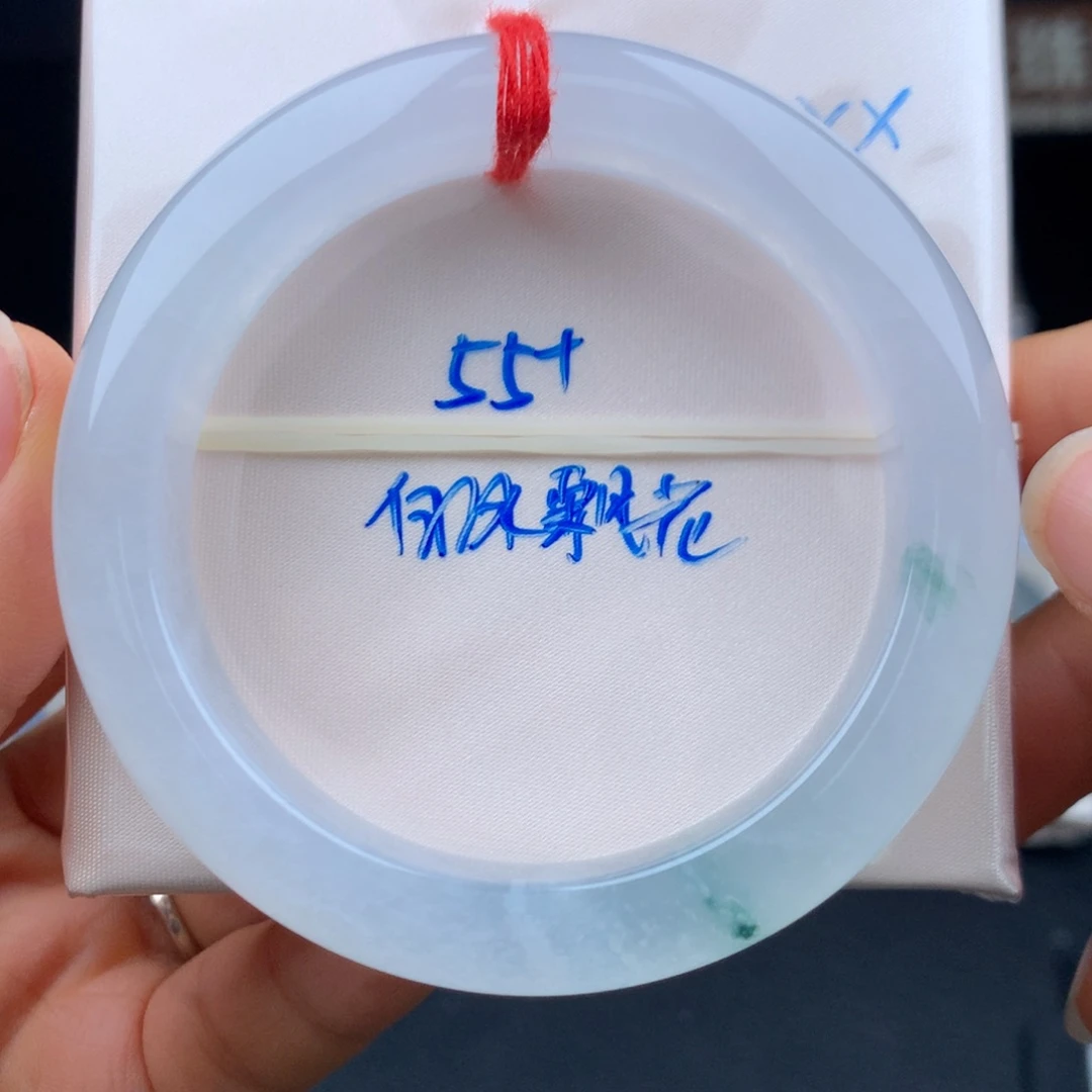 翡翠手镯未镶嵌白冰飘花