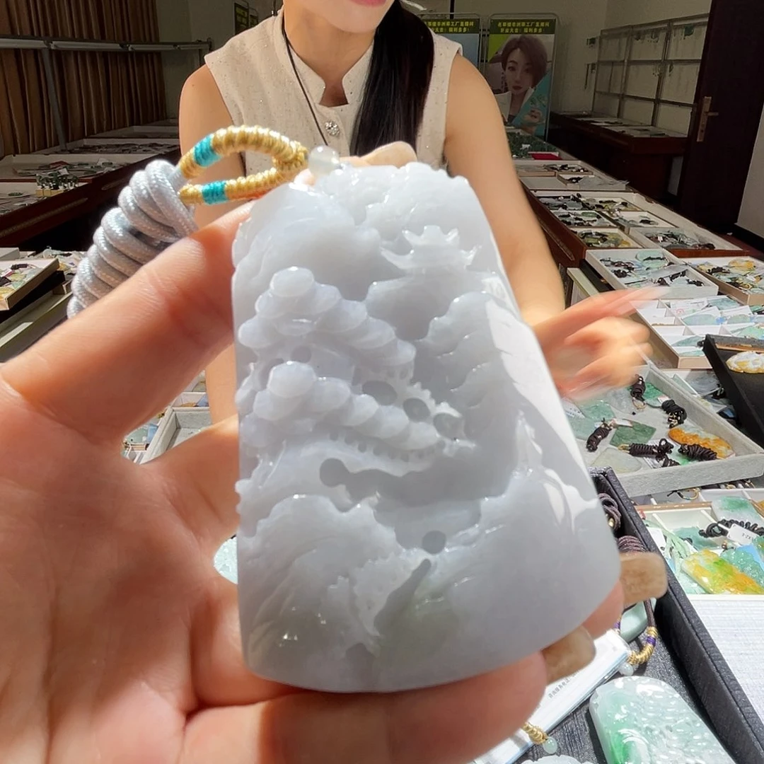 翡翠未镶嵌颈饰一
