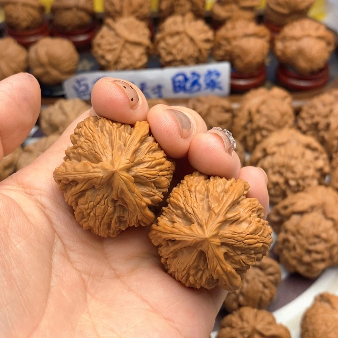 【闪购商品】文玩核桃吊坠玉龙粗筋奔