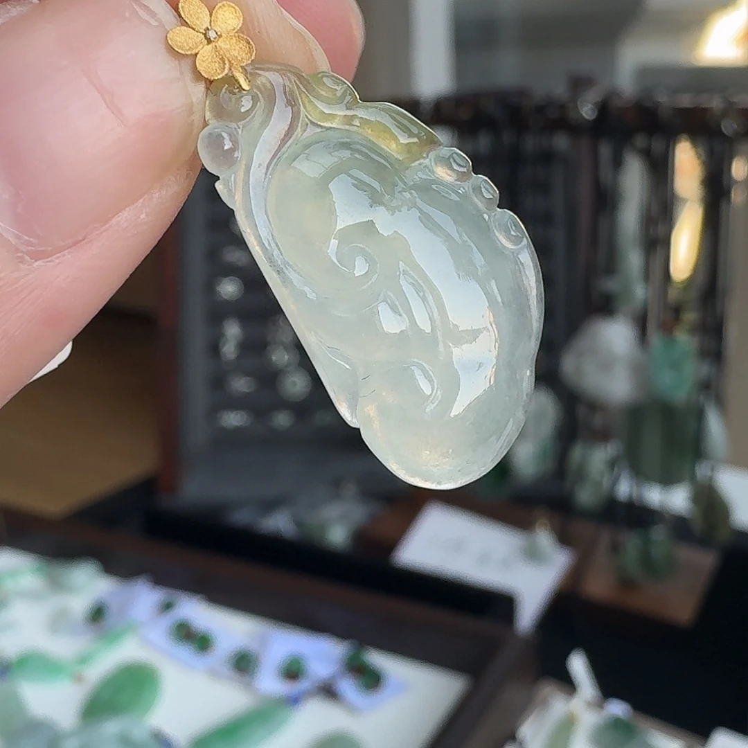 翡翠未镶嵌颈饰冰黄翡如意