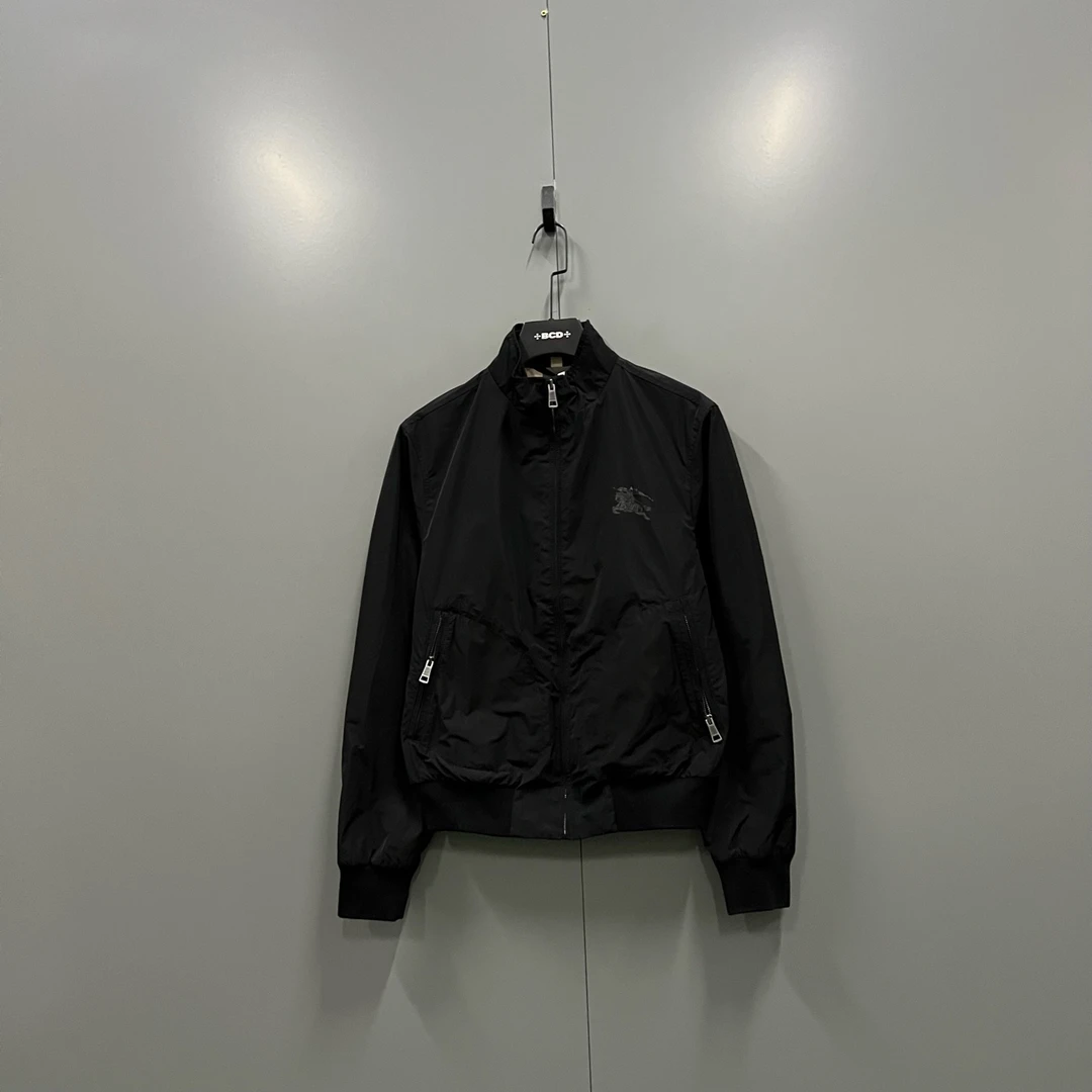 99新 BURBERRY/博柏利 h910 黑色骑士印花夹克 L码 018726
