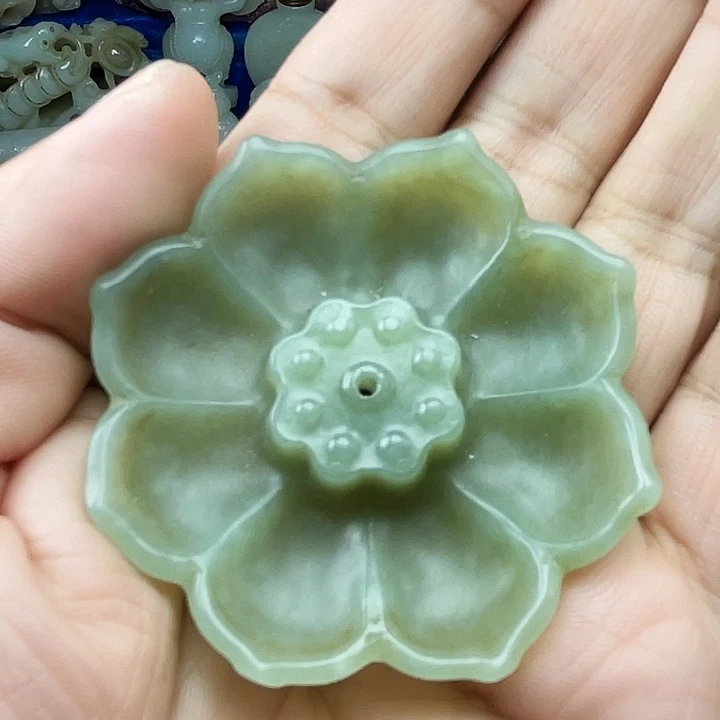 颈饰未镶嵌和田玉（青白玉）