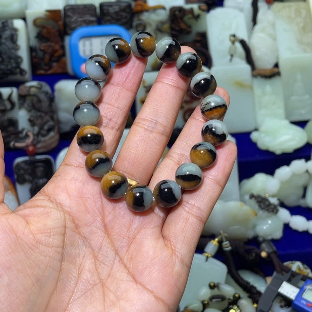 小***云和田玉未镶嵌颈饰