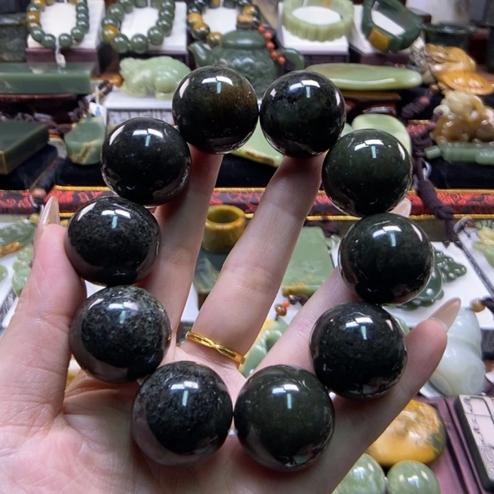 未镶嵌手串岫岩河磨玉（透闪石质玉）