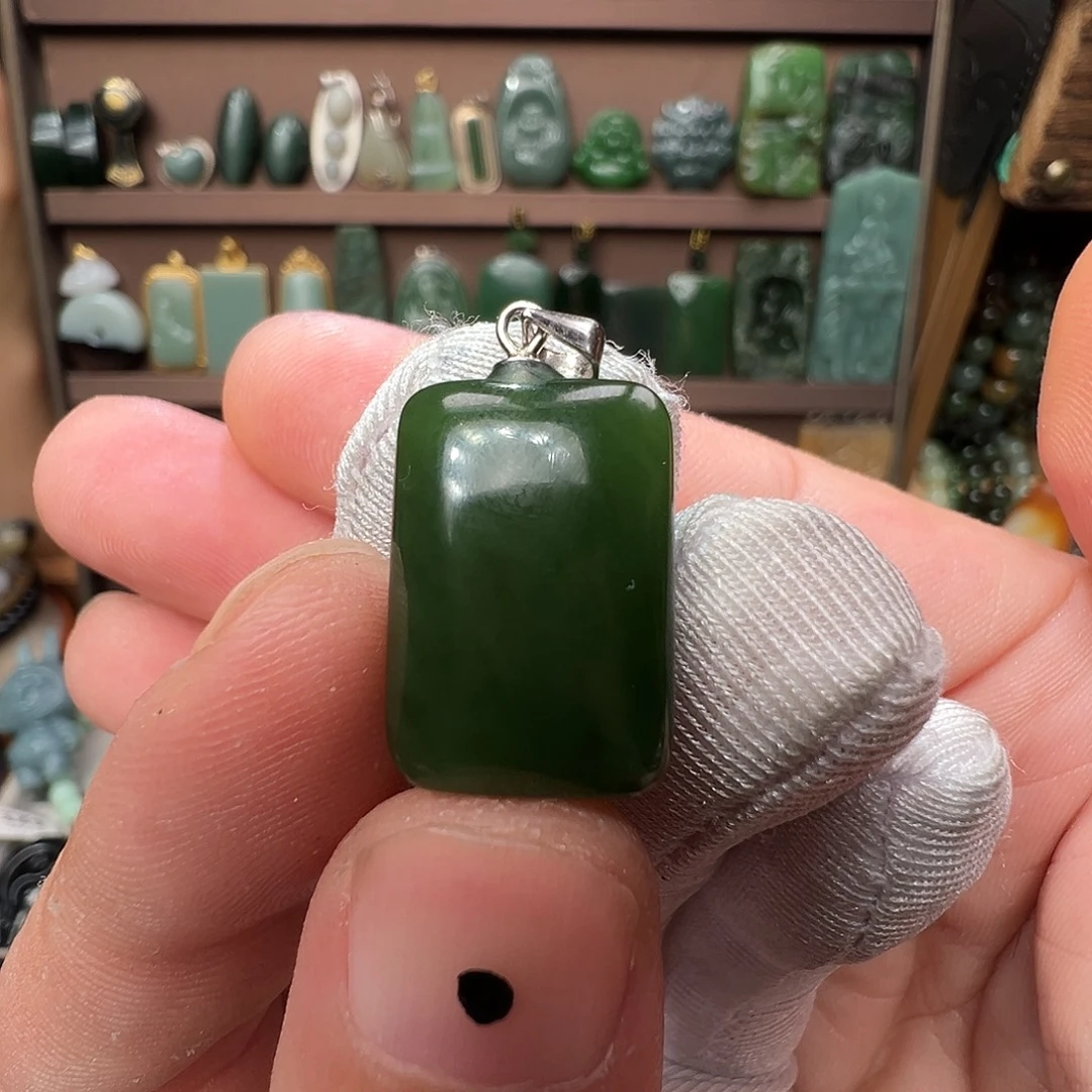 和田玉银S925镶嵌颈饰碧玉小面包牌背面一颗软棉无裂油润福利5