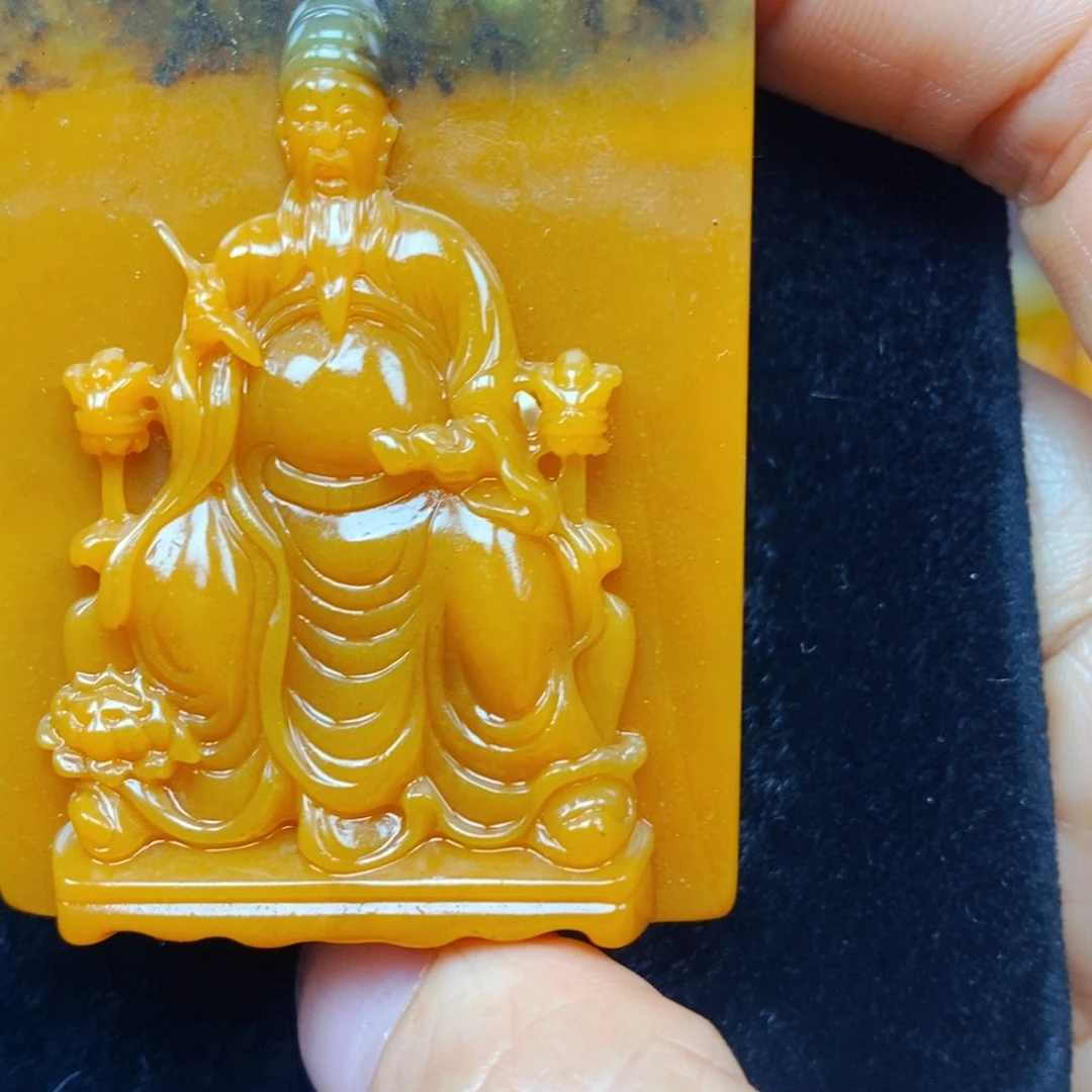 未镶嵌石英质玉（黄龙玉）颈饰