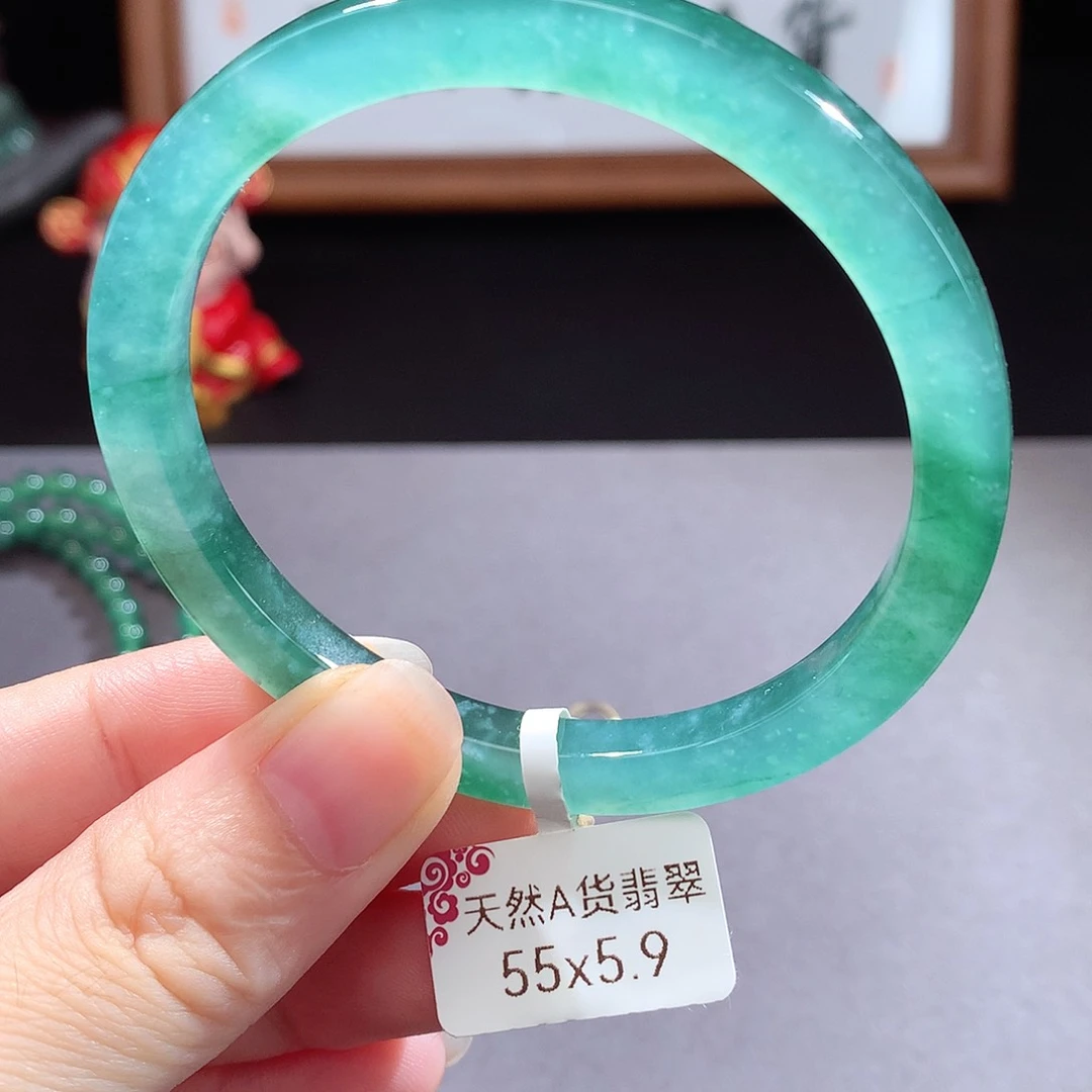 未镶嵌手镯（圆镯）翡翠