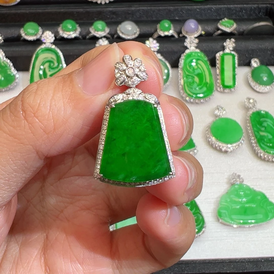 翡翠吊坠(不含链)18K金镶嵌