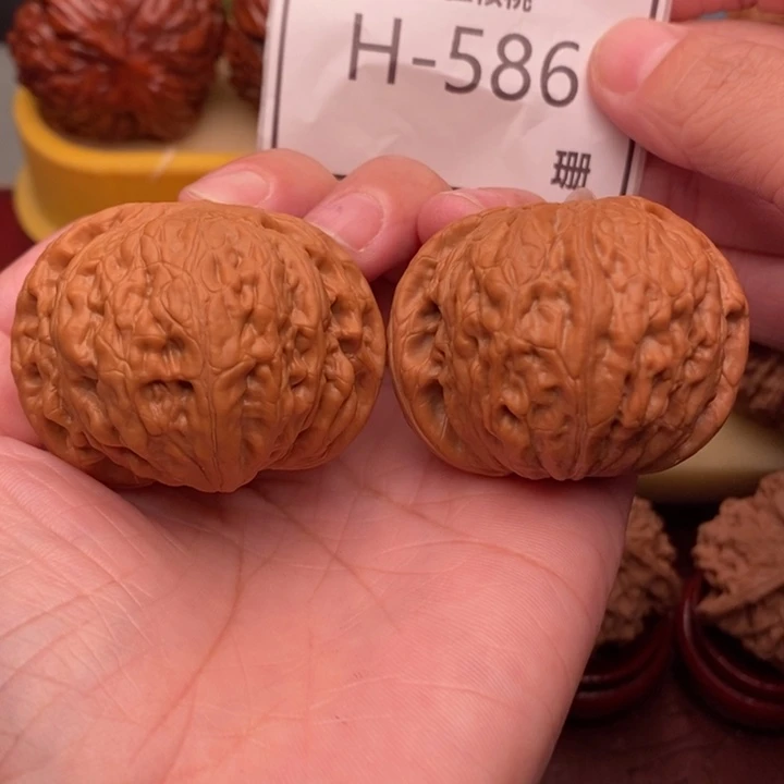 杨***、把件桃核铁锤45….