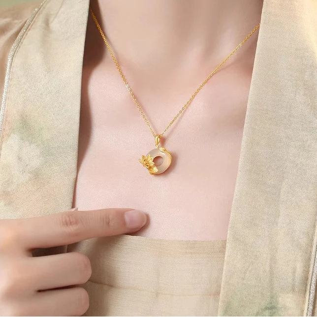 钛钢项链 荷花平安扣项链女2025新款复古中式精美坠链气质锁骨链