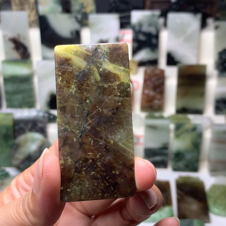 L***n独山玉未镶嵌颈饰