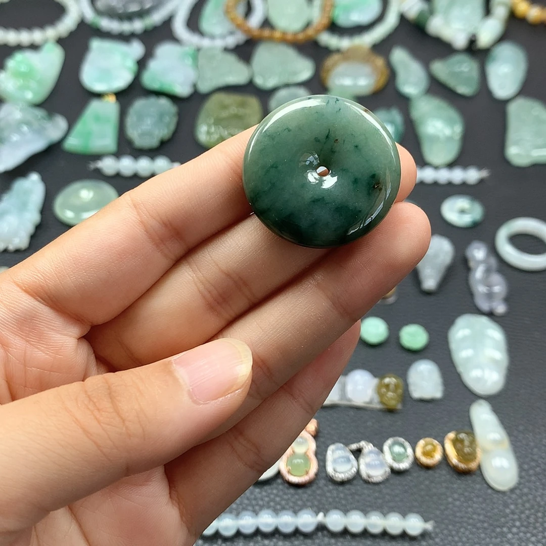 翡翠未镶嵌颈饰扣子