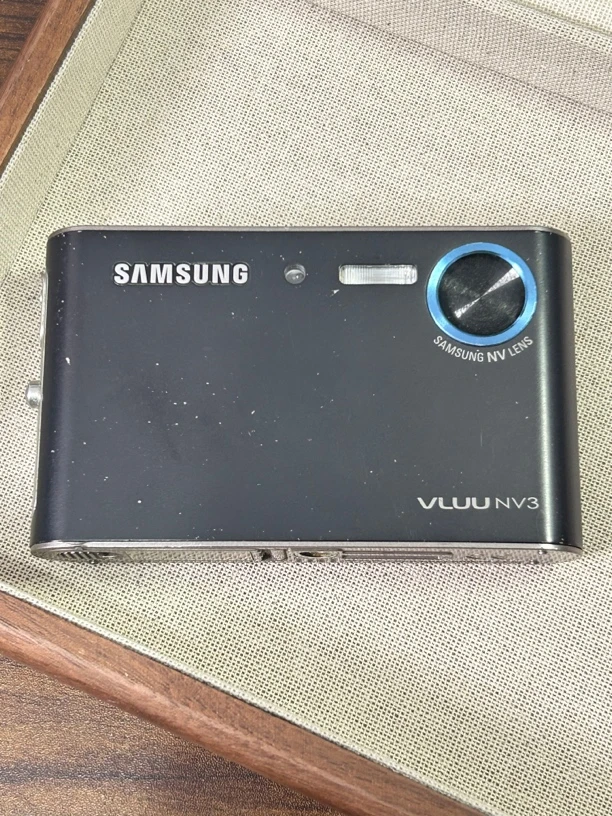 9新 Samsung/三星 蓝调nv3 黑色  复古ccd数码相机
