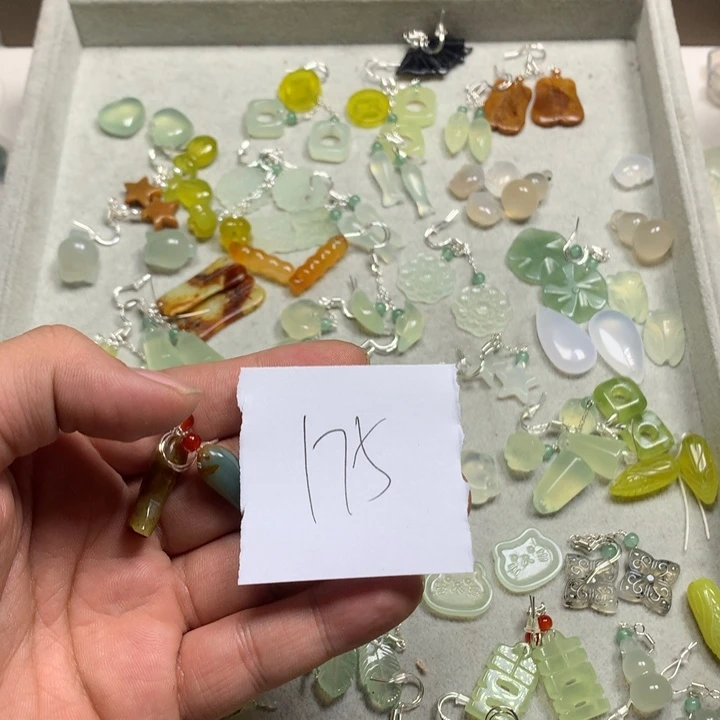 胡***极蛇纹石玉合金耳钉