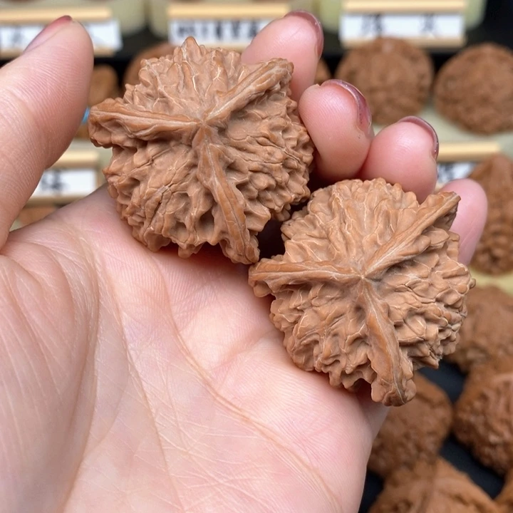 文玩核桃吊坠三棱