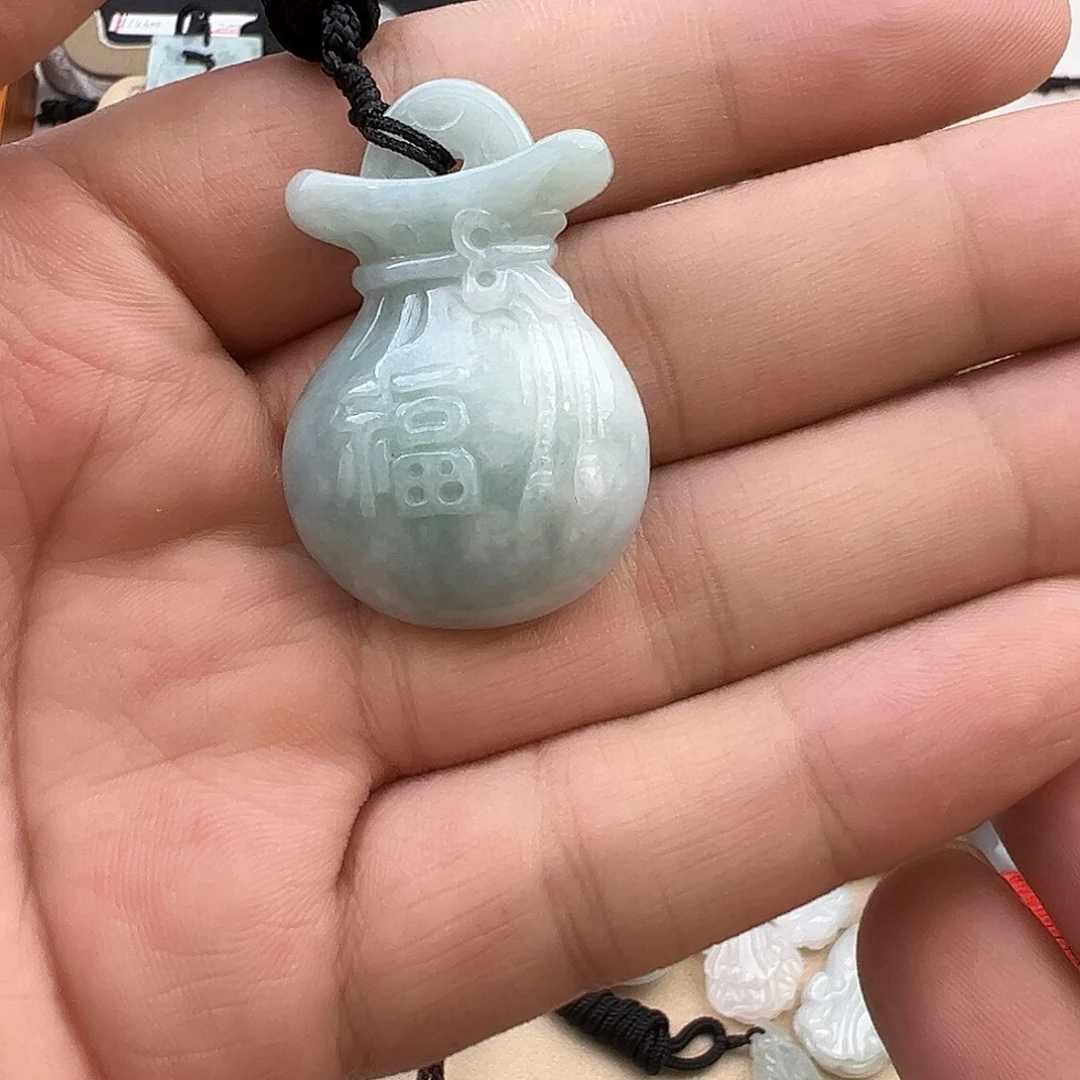 @***e翡翠未镶嵌颈饰福袋