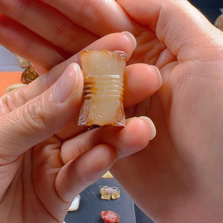 和田玉（糖玉）未镶嵌挂件啄*鸟