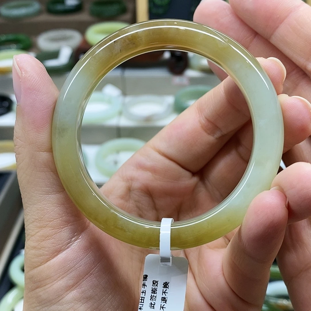 【闪购商品】未镶嵌手镯和田玉