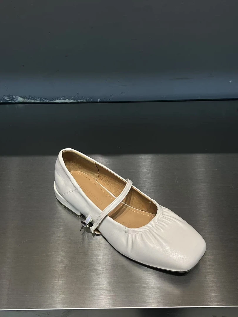 圆头单鞋豆豆鞋白色软底低跟鞋子