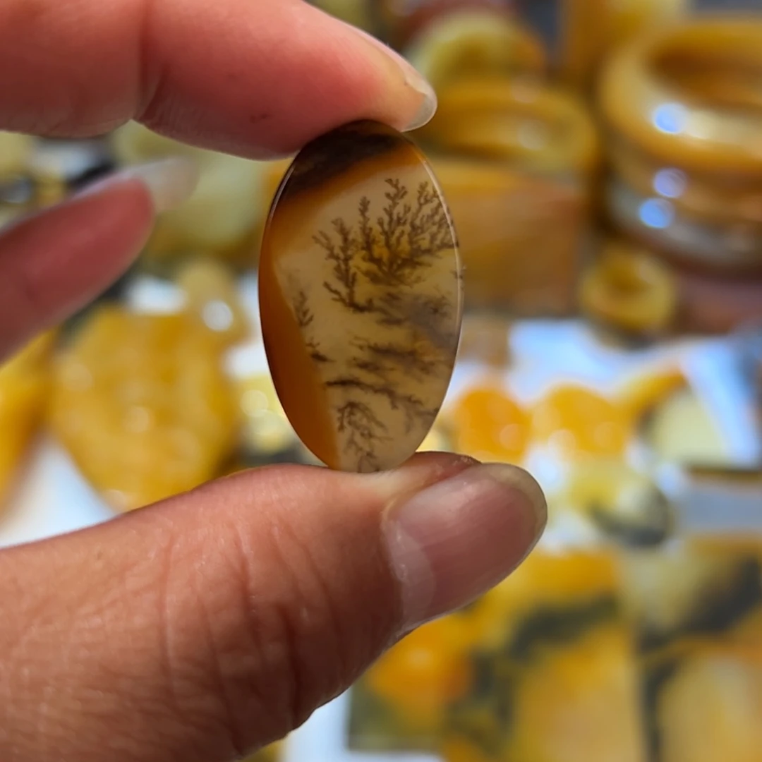 石英质玉（黄龙玉）合金颈饰