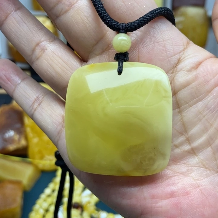 琥珀未镶嵌裸石吊坠