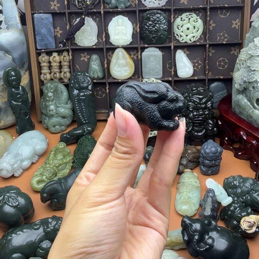 卢***）和田玉未镶嵌挂件