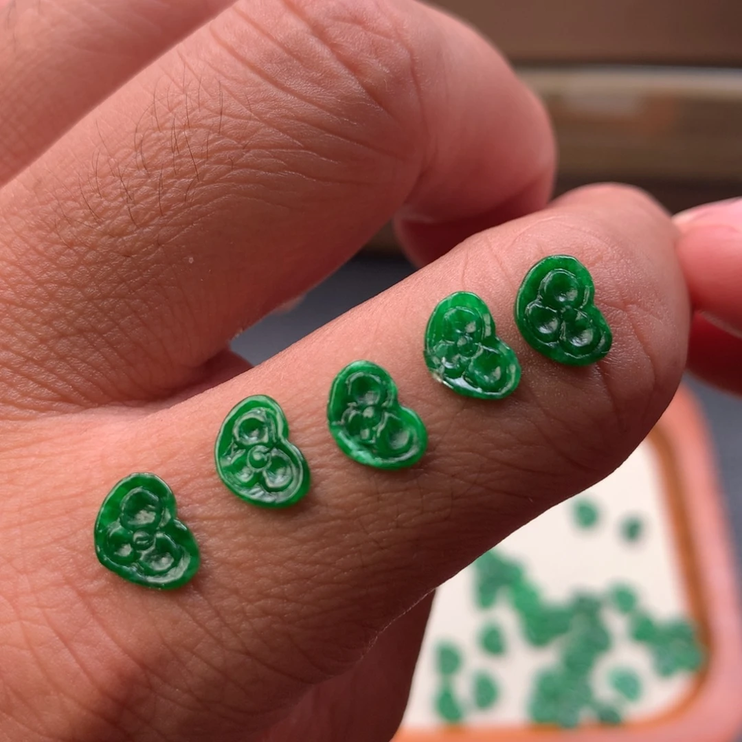 翡翠未镶嵌耳饰翡翠