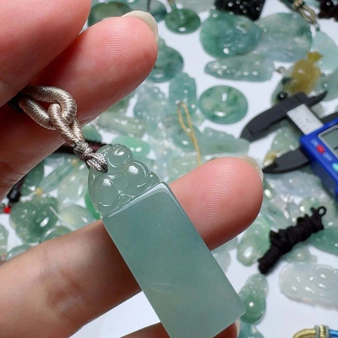 阿***巧翡翠未镶嵌吊坠(不含链)缅料