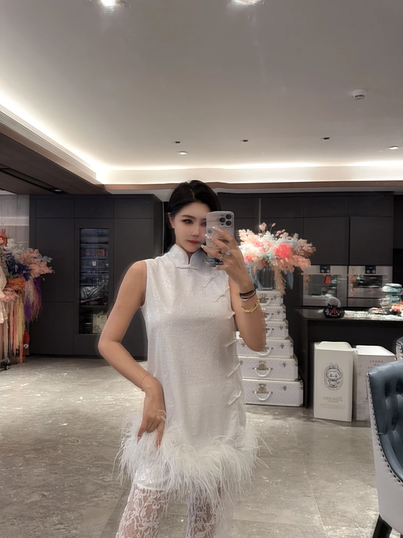 DOUWU【天使女孩】白高领盘扣砍袖底毛毛上衣镂空长裤套装TZ13945