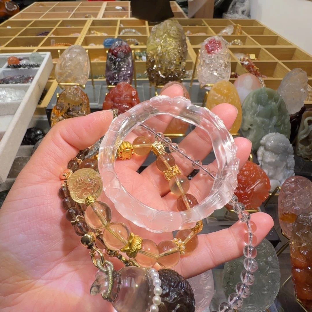 林***婉未镶嵌颈饰水晶九尾狐