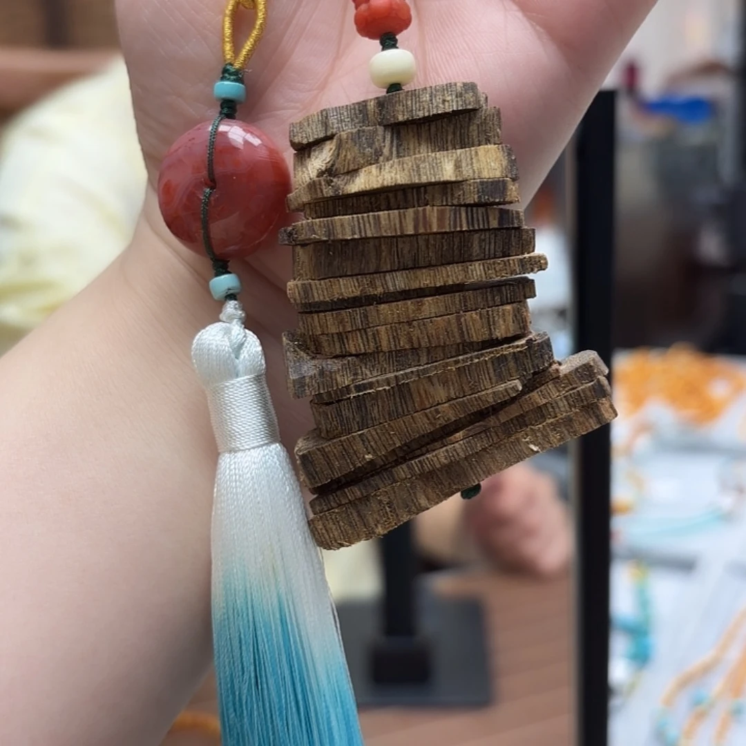 琥珀未镶嵌颈饰车挂