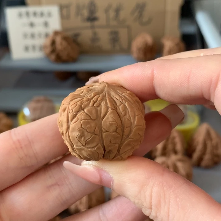 盘***啊吊坠文玩核桃异形，有瑕疵