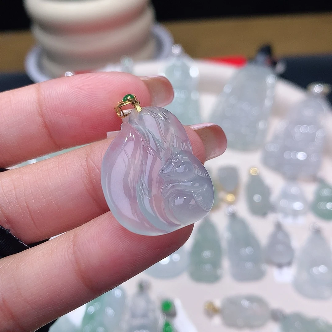 颈饰18K金镶嵌翡翠路***雨狐狸