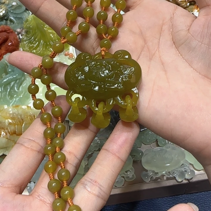 蛇纹石玉吊坠未镶嵌