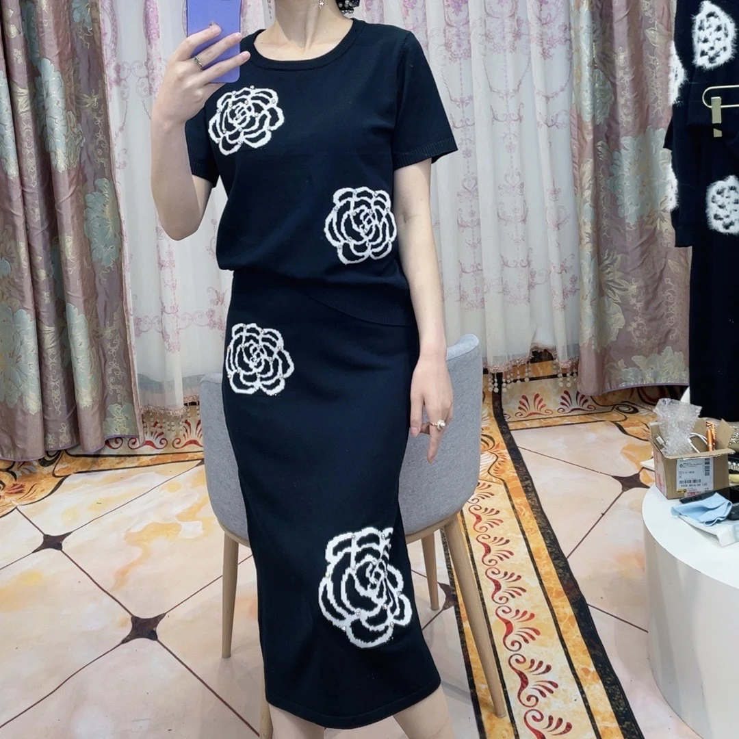 亏本清仓【短袖+半身裙】 钉钻山茶花套装