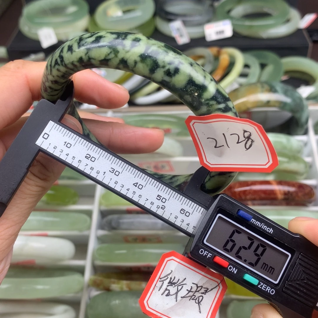 隔***猹未镶嵌蛇纹石玉手镯2128